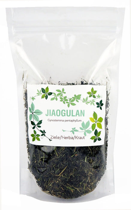 Verpackung von Jiaogulan-Kräutertee der Marke PlantaVera, mit Gynostemma pentaphyllum Blättern, für natürlichen Teegenuss.